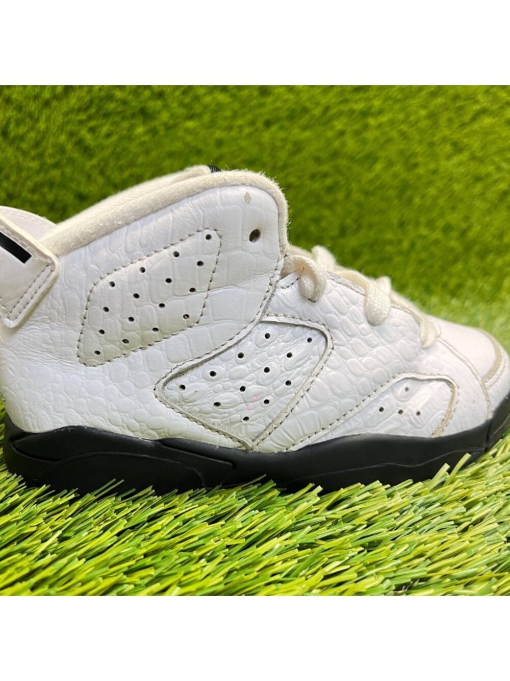 Nike Air Jordan 6 Retro Boys Size 9C White Black Athletic Leather Shoes Sneakers